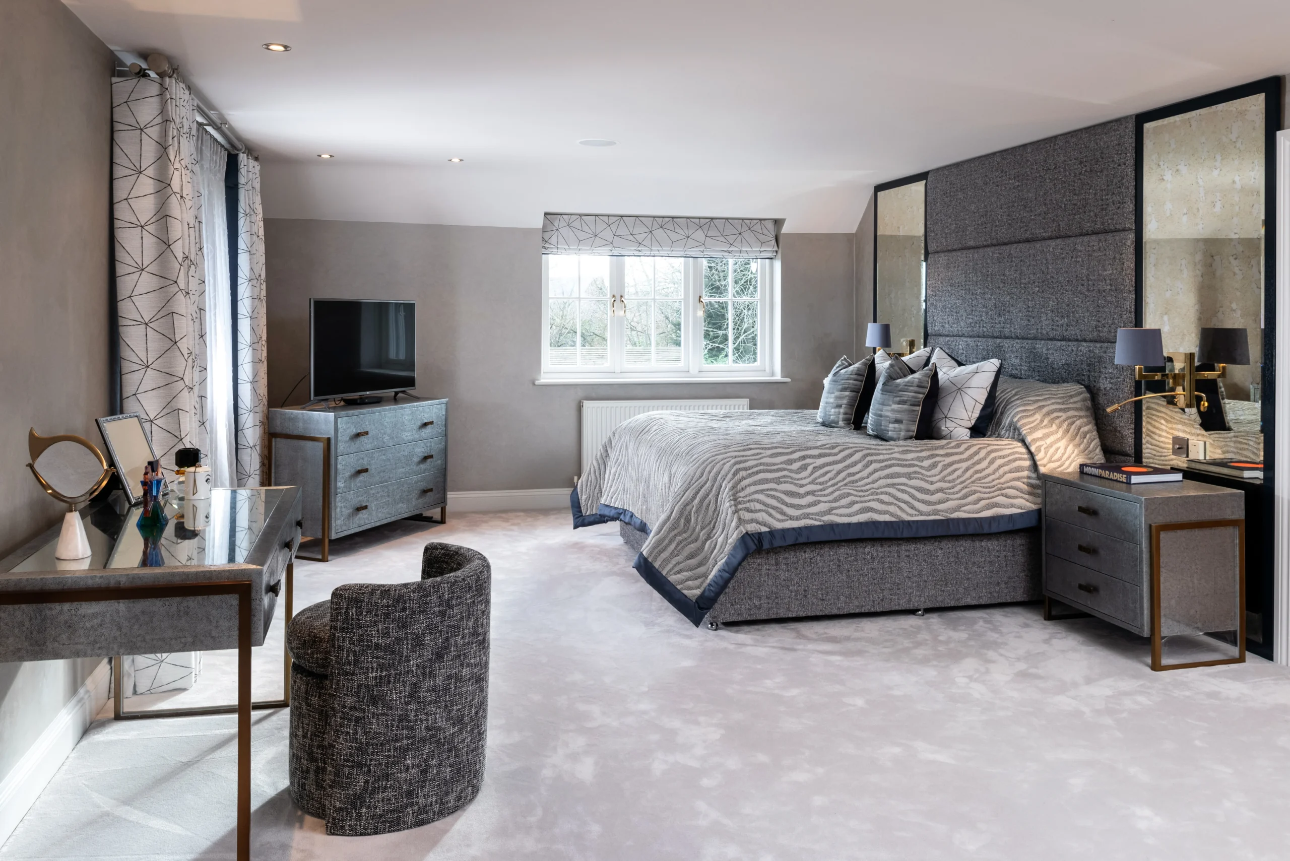 modern luxury bedroom