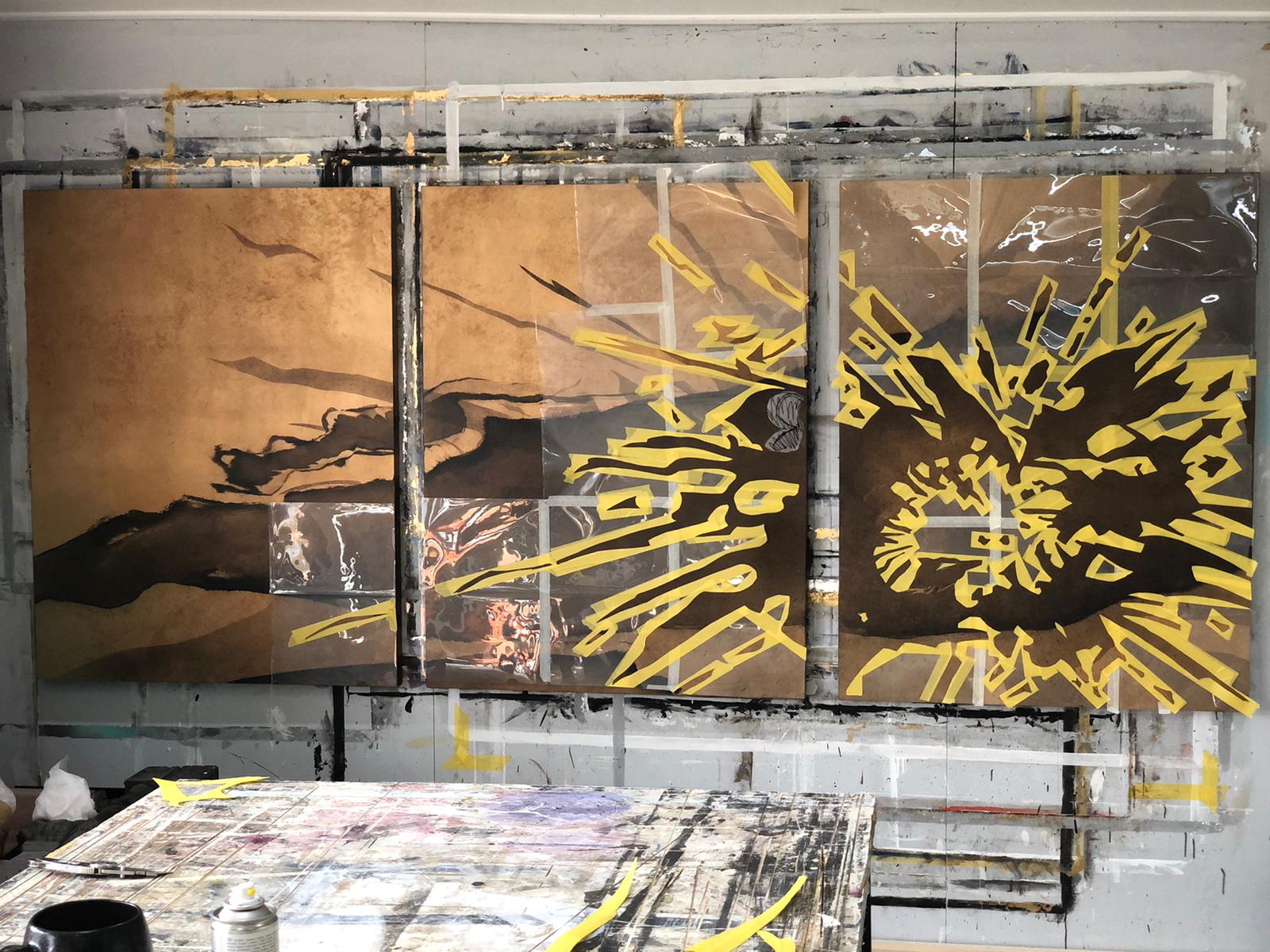 Applying the template before the plaster